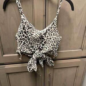 Leopard Print Tie-Front Crop top